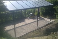 Pkw-Stellplatz mit Betonpflaster unter Carport (3)