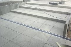 Außenanlage am Wohnhaus mit Gartenweg und Treppe (4)