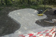 Außenanlage am Wohnhaus mit Gartenweg und Treppe (5)
