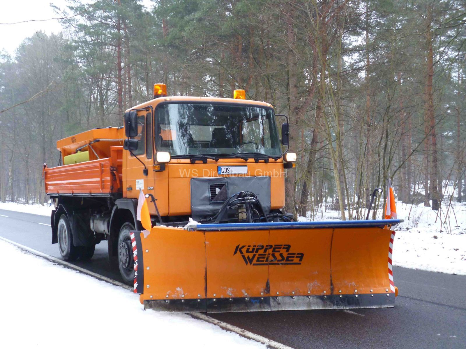 Kipper für den Schneeabtransport